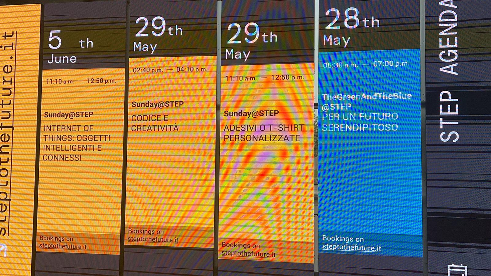 I sei totem LED del Museo STEP con i contenuti dell'agenda eventi