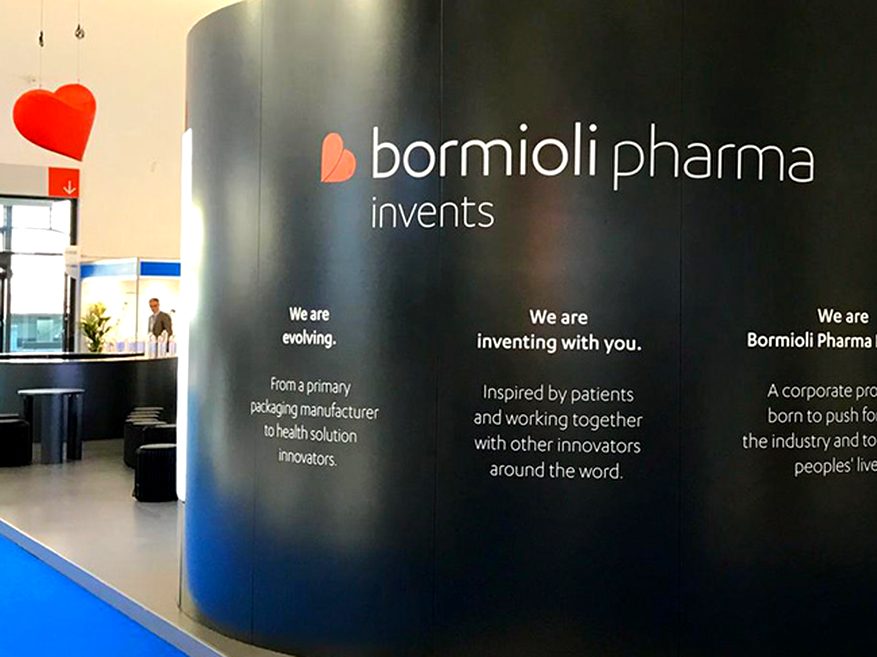 La parete esterna dello stand Bormioli Pharma