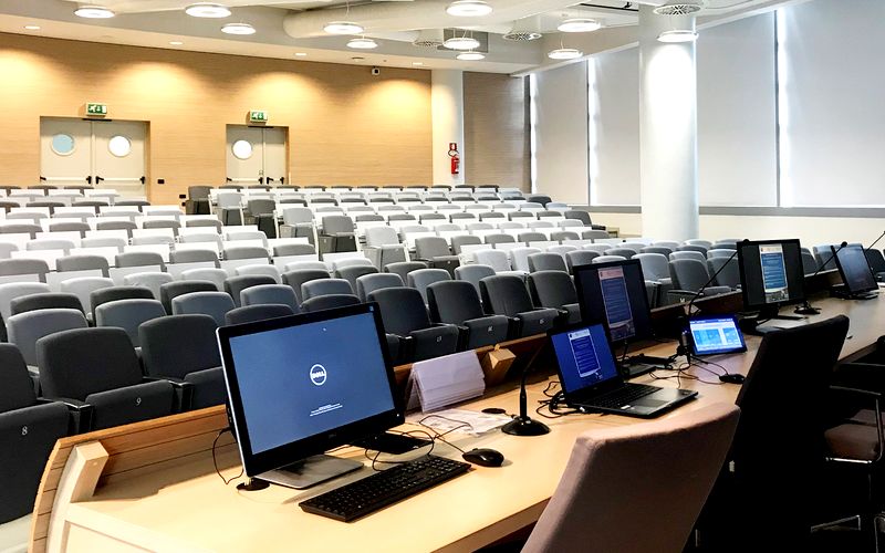 Schermi e videoproiezione — un lavoro reale Armonica